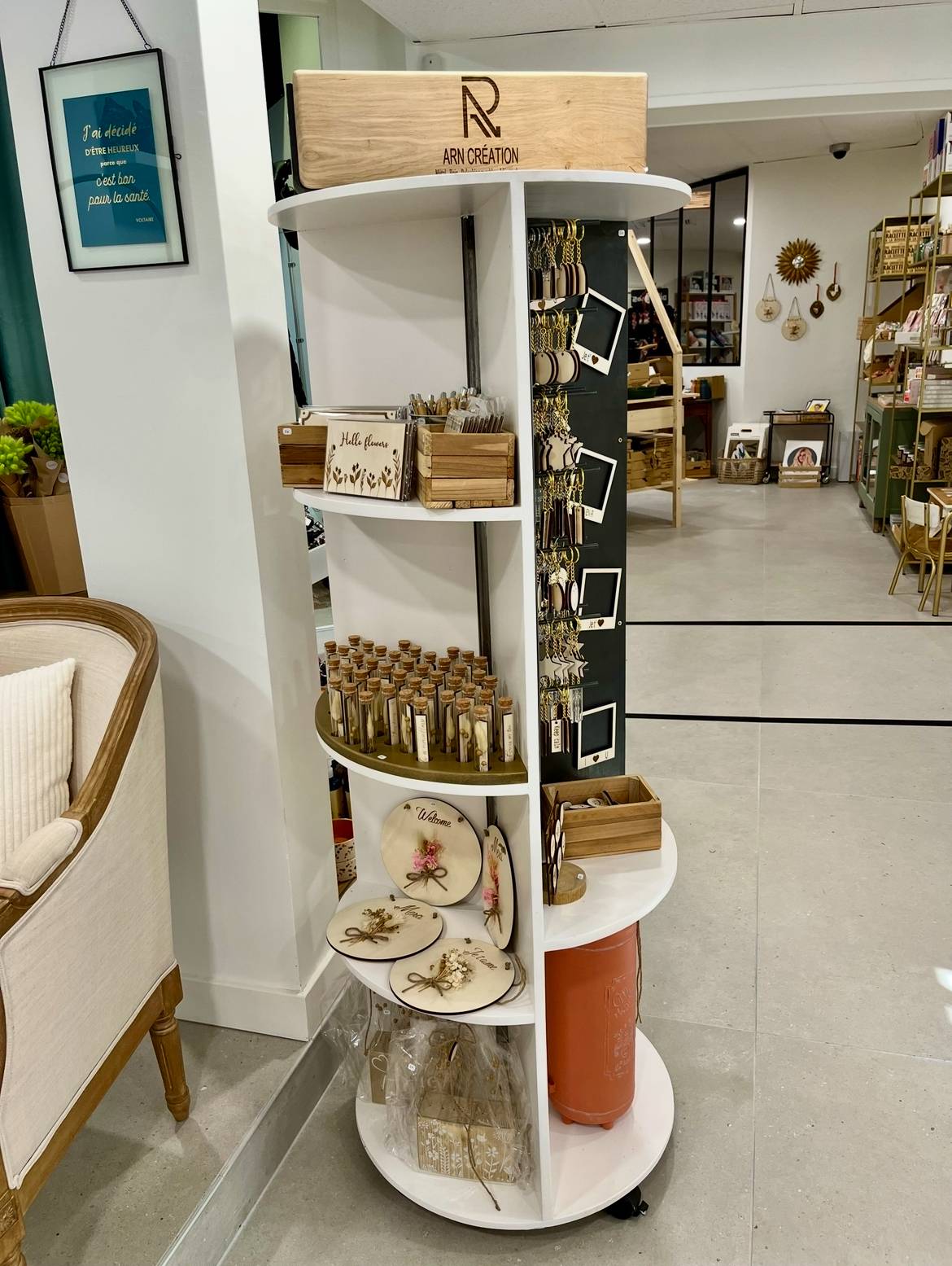 Découpe plastique plexiglas pour réalisation d'objets personnalisés à Rouen 76 en Seine Maritime
