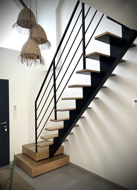 Fabrication et pose d'un escalier droit un quart tournant métal et bois sur mesure près de Luneray