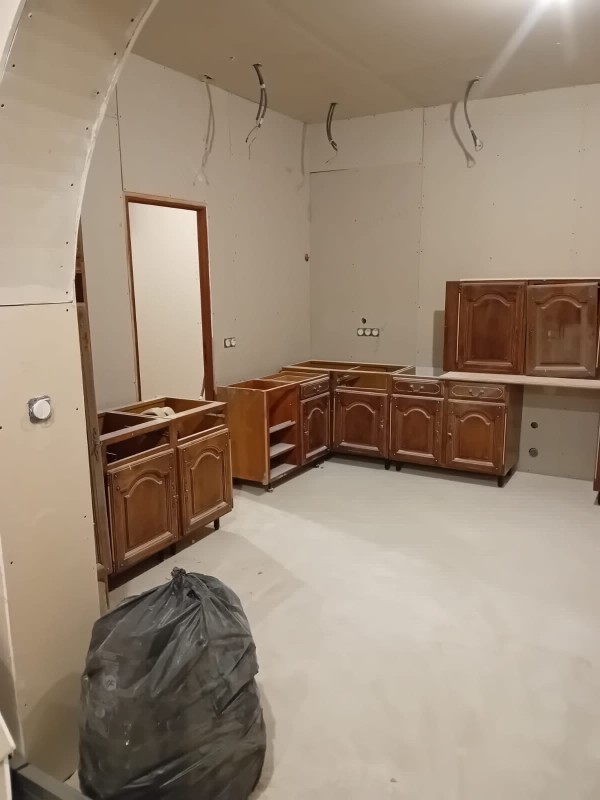 Relooking d'une ancienne cuisine, sablage, peinture près de Dieppe en Seine-Maritime